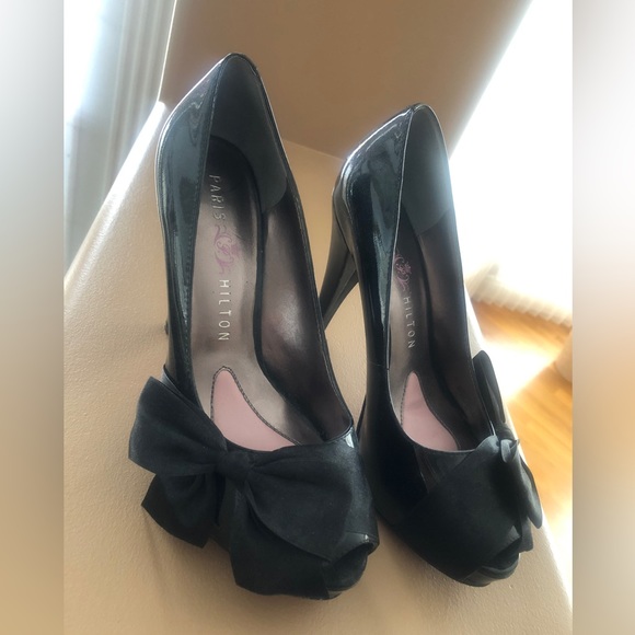Paris Hilton Black Patent Pink Bottom Stilettos 8M - Picture 2 of 5